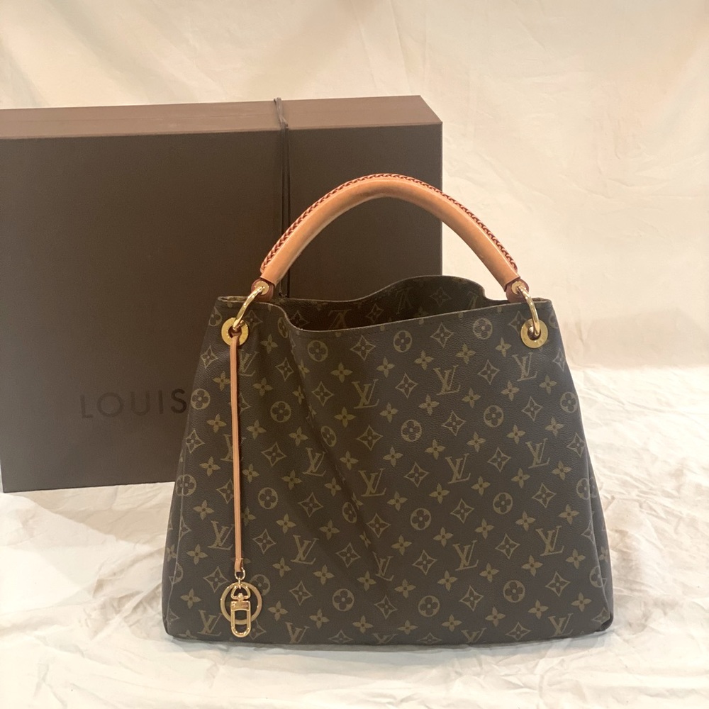 Louis Vuitton Artsy MM Tote